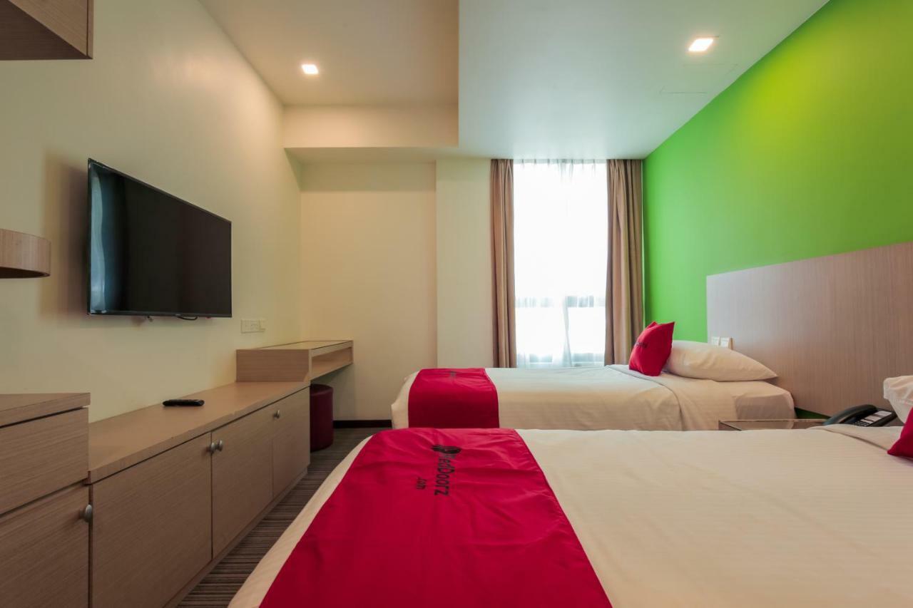 Reddoorz Premium @ Balestier Hotel Singapore Room photo