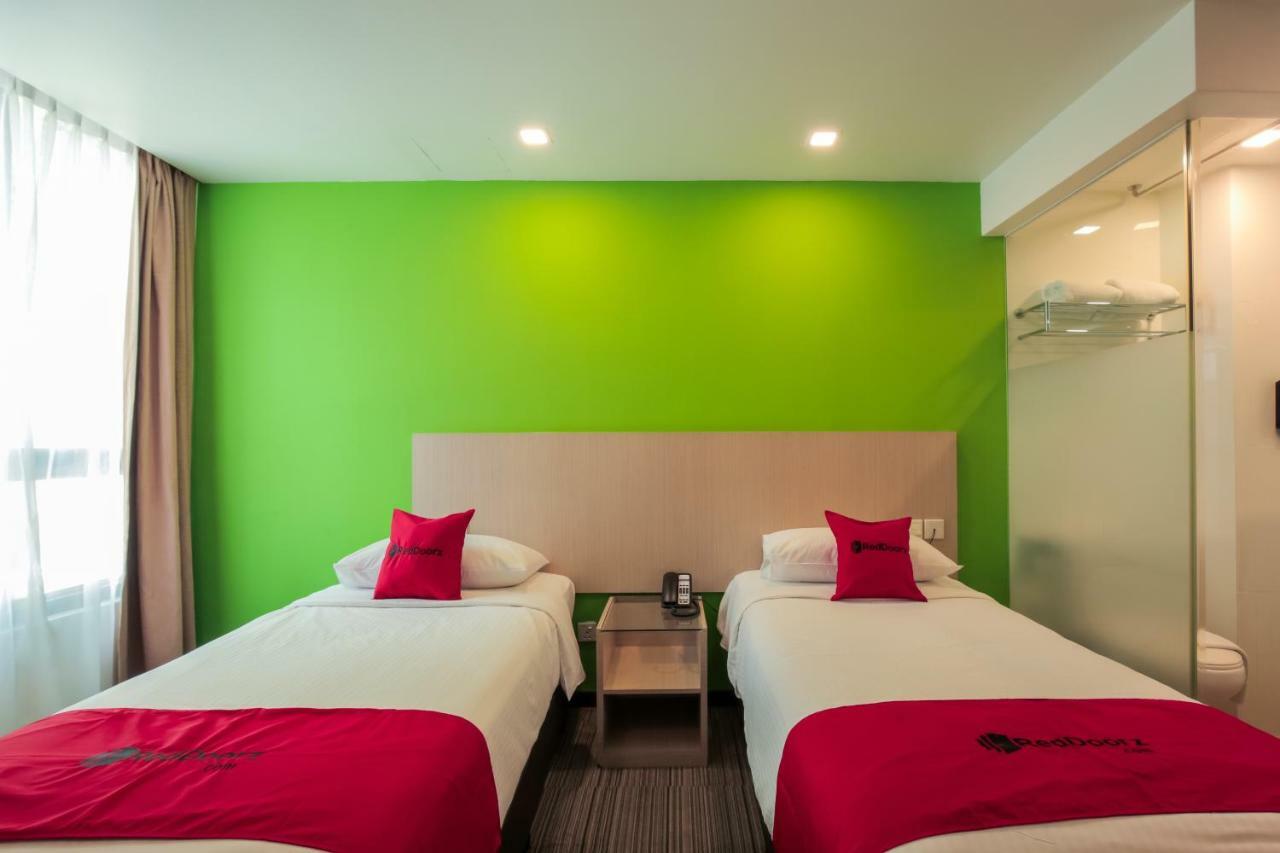 Reddoorz Premium @ Balestier Hotel Singapore Room photo