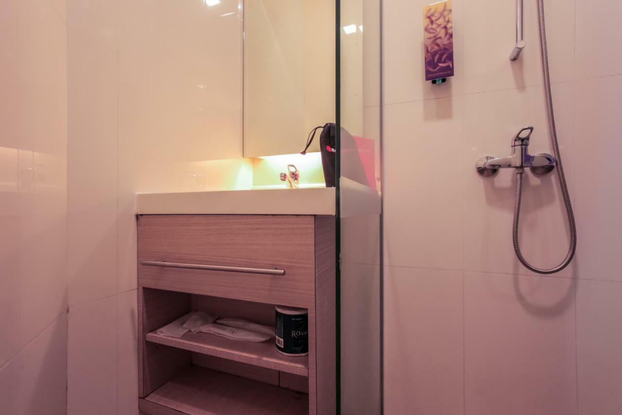 Reddoorz Premium @ Balestier Hotel Singapore Room photo
