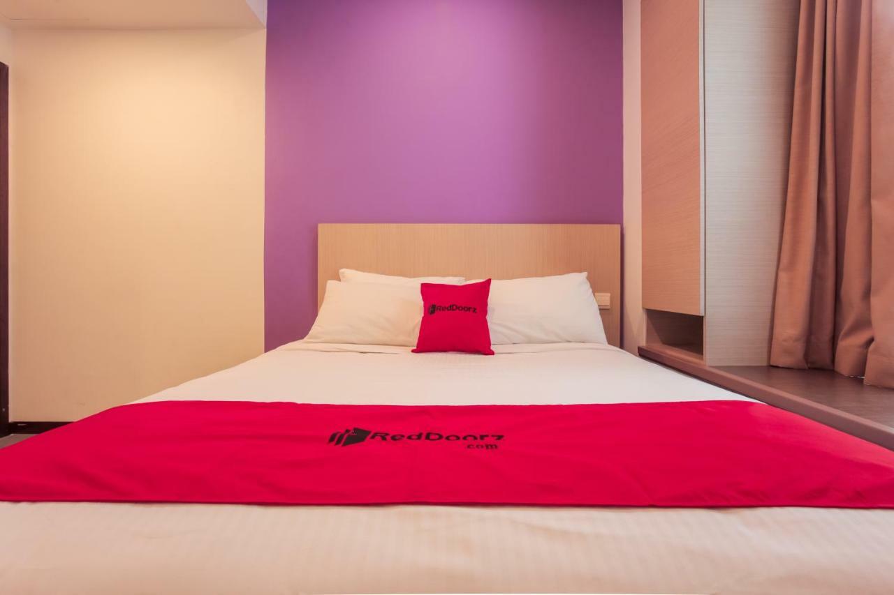 Reddoorz Premium @ Balestier Hotel Singapore Room photo