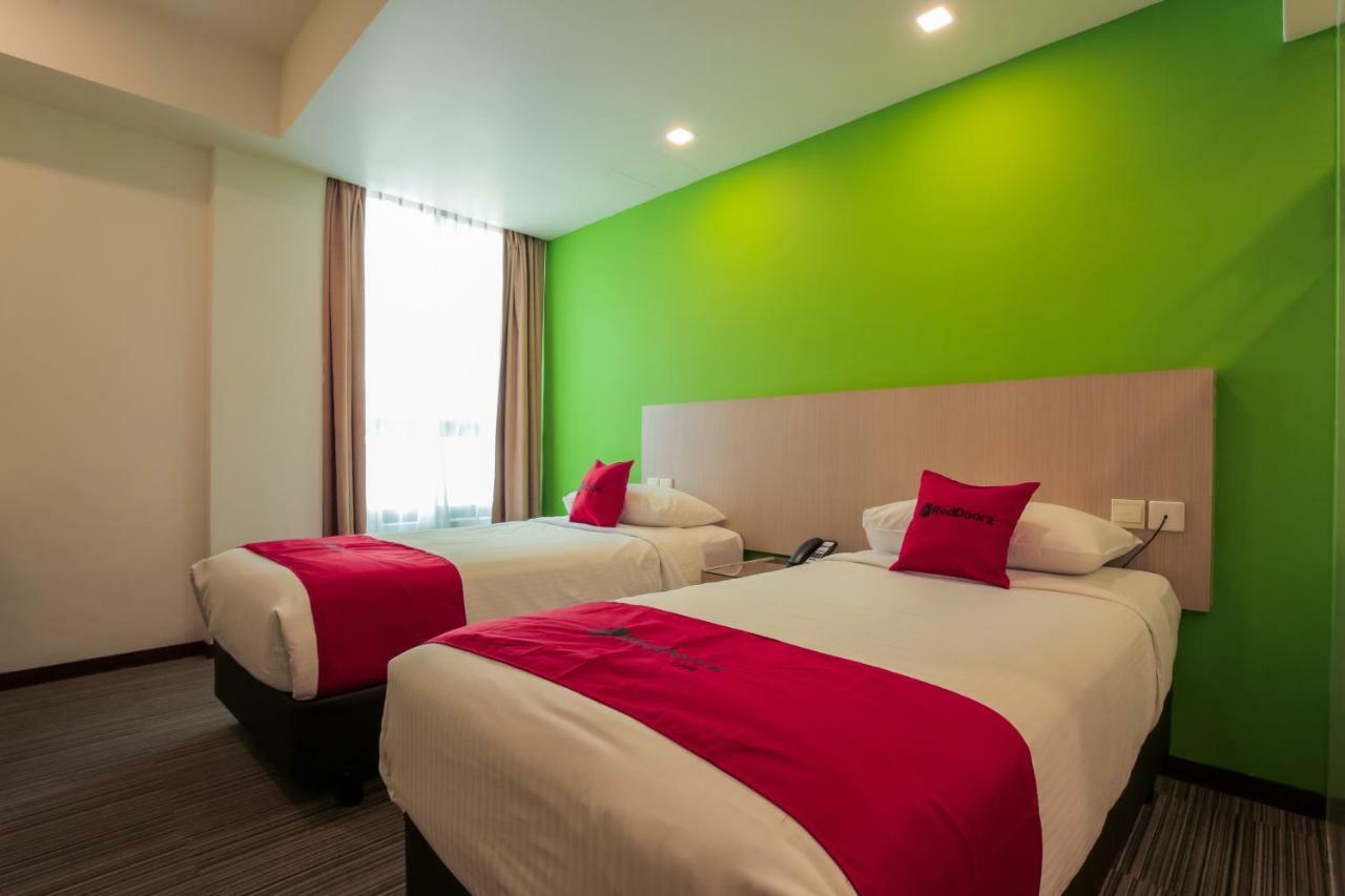 Reddoorz Premium @ Balestier Hotel Singapore Room photo